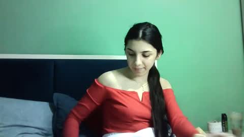 Snapshot of ahotkitty18 chatting on 01/11/25, 04:25 Selena online show from 01/11/25, 04:25