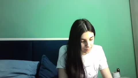 Snapshot of ahotkitty18 chatting on 01/14/25, 04:50 Selena online show from 01/14/25, 04:50