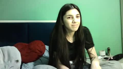 Snapshot of ahotkitty18 chatting on 01/17/25, 04:15 Selena online show from 01/17/25, 04:15