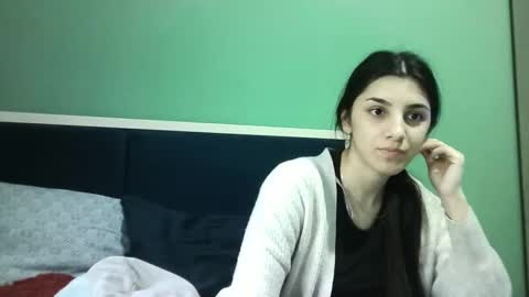 Snapshot of ahotkitty18 chatting on 02/15/25, 10:00 Selena online show from 02/15/25, 10:00