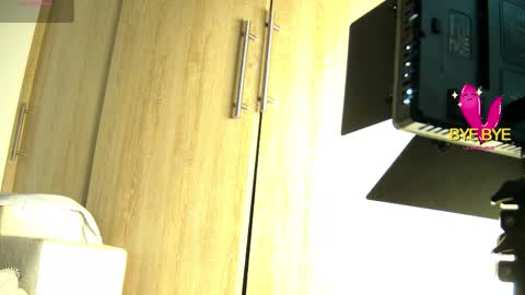 Snapshot of aidaadams chatting on 11/12/25, 11:32 Aida online show from 11/12/25, 11:32