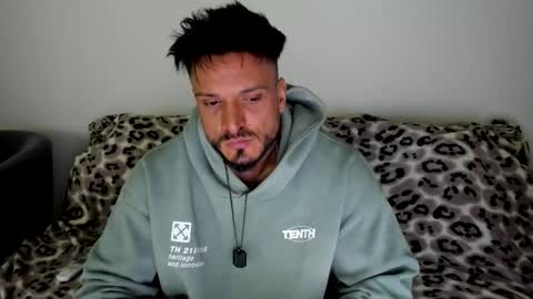 aidandark0 online show from 11/18/25, 09:41