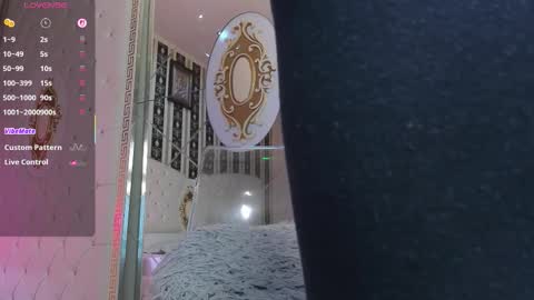 aidasina online show from 10/18/25, 07:03