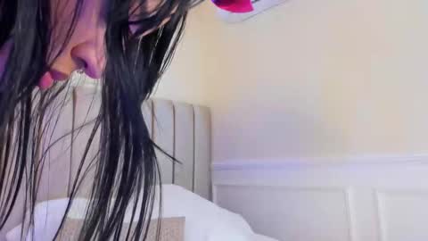 Snapshot of aikopum chatting on 10/24/25, 02:02 aikopum online show from 10/24/25, 02:02