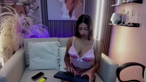 Snapshot of ailee_naughty chatting on 09/21/25, 01:07 online show from 09/21/25, 01:07
