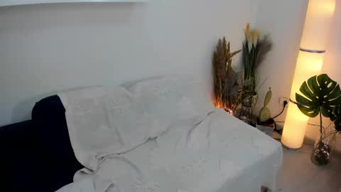 Snapshot of aileen_stone chatting on 01/03/25, 04:48 Aileen online show from 01/03/25, 04:48