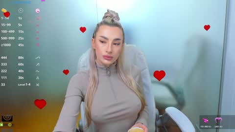 Allie  online show from 10/18/25, 07:31