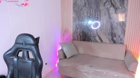 Ailyn online show from 10/08/25, 07:28