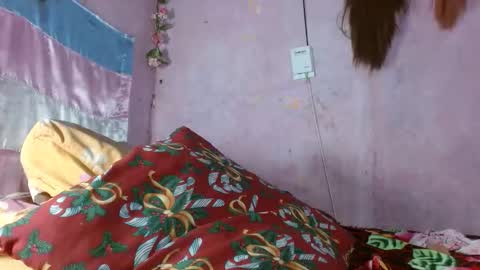 Snapshot of aisha_atenea chatting on 11/19/25, 09:20 Jess online show from 11/19/25, 09:20