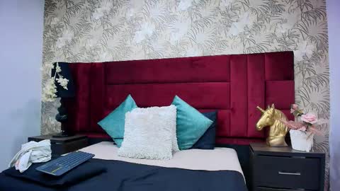 Aisha  online show from 11/11/25, 12:27