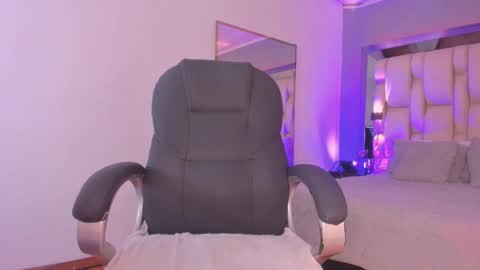 Snapshot of aishakassandra chatting on 02/24/25, 11:32 KASSANDRA online show from 02/24/25, 11:32