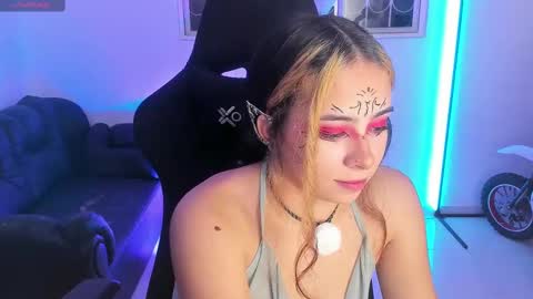 aishelyng20 online show from 10/07/25, 10:29