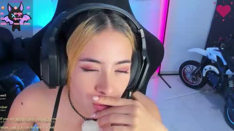 aishelyng20 online show from 10/24/25, 06:43