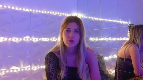 Aisha online show from 10/31/25, 06:03