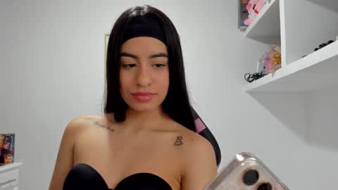 VALENTINA  independent online show from 11/17/25, 02:28