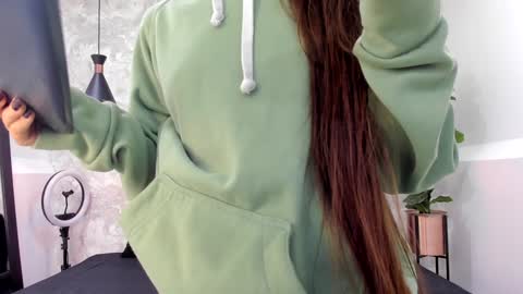 Snapshot of aitana_baker_ chatting on 01/04/25, 03:17 little aitana online show from 01/04/25, 03:17