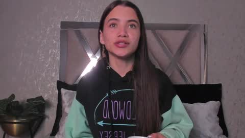 Snapshot of aitana_baker_ chatting on 02/06/25, 12:05 little aitana online show from 02/06/25, 12:05