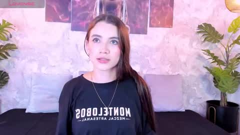 Snapshot of aitana_baker_ chatting on 10/20/25, 07:36 little aitana online show from 10/20/25, 07:36