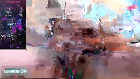 Snapshot of aizy_louise chatting on 09/11/25, 10:15 hi im aizy online show from 09/11/25, 10:15