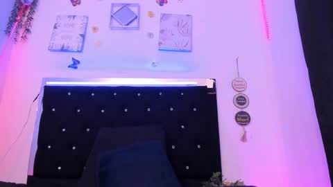 akarirosetti online show from 10/18/25, 05:10