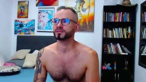 Snapshot of akiles_r chatting on 12/20/24, 11:26 akiles online show from 12/20/24, 11:26