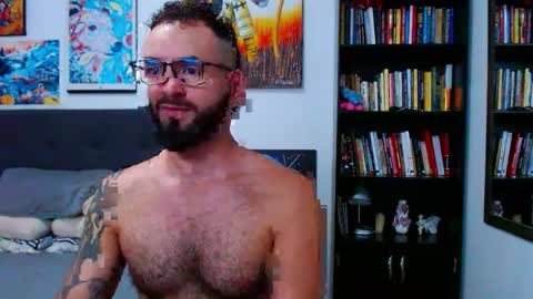 Snapshot of akiles_r chatting on 09/30/25, 11:32 akiles online show from 09/30/25, 11:32