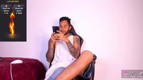 Snapshot of akira_tattoo chatting on 02/04/25, 03:33 Akira online show from 02/04/25, 03:33