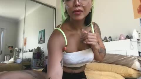 Snapshot of akirazayy chatting on 12/01/25, 10:37 Akira Zay online show from 12/01/25, 10:37