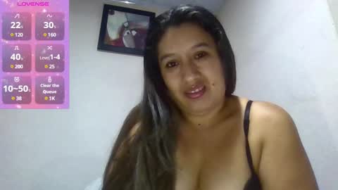 Snapshot of alahia_fox chatting on 01/11/25, 05:10 alahia online show from 01/11/25, 05:10