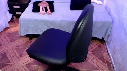 alaia_blue1 online show from 10/23/25, 05:01