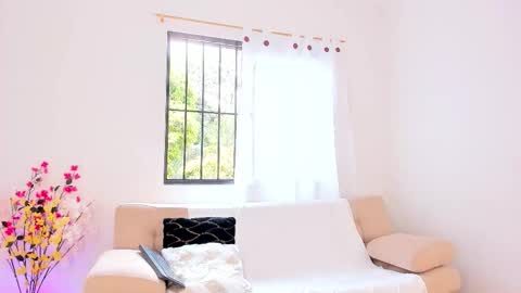 Snapshot of alaiaferrer chatting on 10/12/25, 08:19 Alaia online show from 10/12/25, 08:19