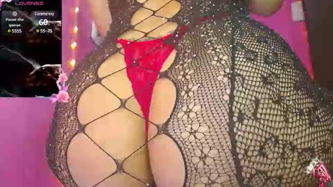Snapshot of alaiia_rosse chatting on 03/11/25, 01:37 Alaiia online show from 03/11/25, 01:37