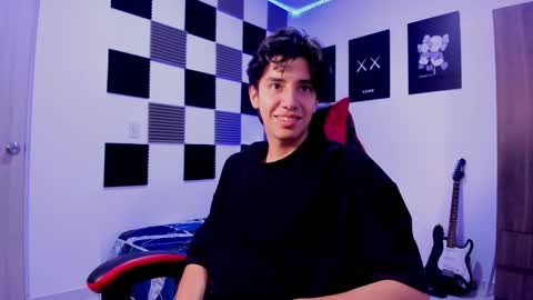 Snapshot of alan_boy01 chatting on 10/16/25, 02:29 Alan Boy online show from 10/16/25, 02:29