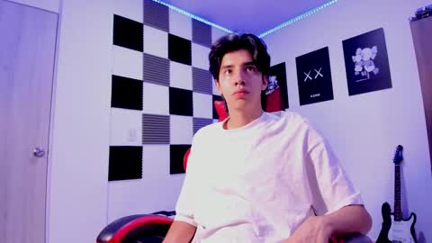 Snapshot of alan_boy01 chatting on 10/18/25, 11:33 Alan Boy online show from 10/18/25, 11:33