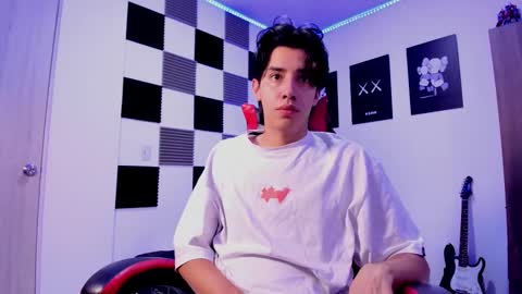 Snapshot of alan_boy01 chatting on 10/20/25, 11:54 Alan Boy online show from 10/20/25, 11:54