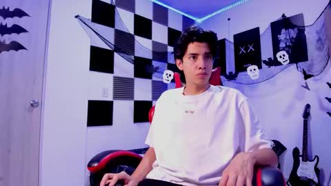 Snapshot of alan_boy01 chatting on 10/23/25, 11:53 Alan Boy online show from 10/23/25, 11:53