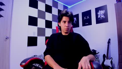 Snapshot of alan_boy01 chatting on 10/30/25, 11:44 Alan Boy online show from 10/30/25, 11:44