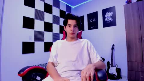 Snapshot of alan_boy01 chatting on 11/13/25, 12:15 Alan Boy online show from 11/13/25, 12:15