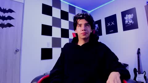 Snapshot of alan_boy01 chatting on 11/16/25, 12:22 Alan Boy online show from 11/16/25, 12:22