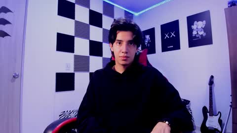 Snapshot of alan_boy01 chatting on 11/17/25, 02:12 Alan Boy online show from 11/17/25, 02:12