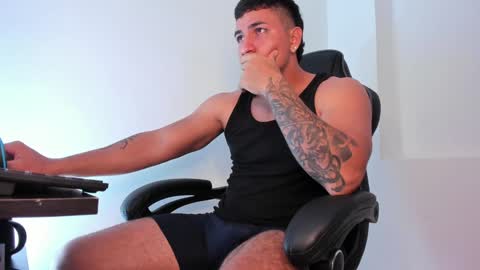 Snapshot of alan_muscle chatting on 02/05/25, 06:46 Alan online show from 02/05/25, 06:46