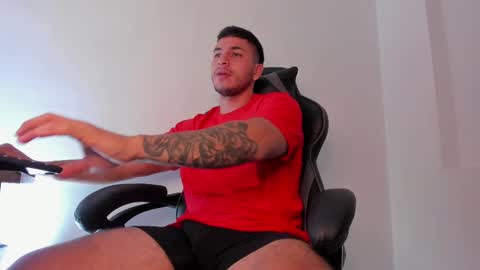 Snapshot of alan_muscle chatting on 02/20/25, 05:12 Alan online show from 02/20/25, 05:12