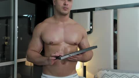 Snapshot of alan_vidal chatting on 02/07/25, 02:40 Alan Vidal online show from 02/07/25, 02:40