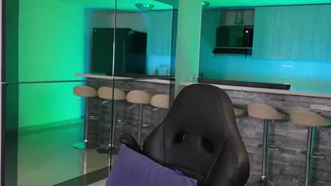 Snapshot of alan_vidal chatting on 09/30/25, 12:59 Alan Vidal online show from 09/30/25, 12:59