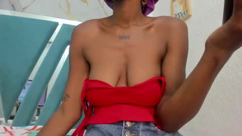 Snapshot of alana_roos chatting on 09/21/25, 06:09 Alana online show from 09/21/25, 06:09