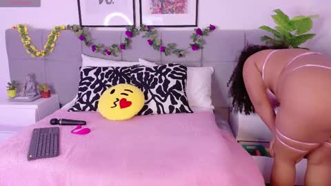 Snapshot of alanaa_gomez chatting on 09/16/25, 11:55 Alanaa online show from 09/16/25, 11:55