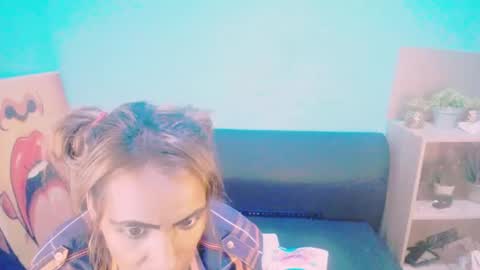 Snapshot of alanadelray chatting on 01/21/25, 07:04 alanadelray online show from 01/21/25, 07:04