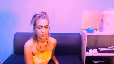 Snapshot of alanadelray chatting on 03/10/25, 02:16 alanadelray online show from 03/10/25, 02:16