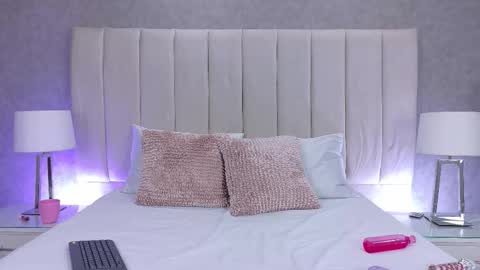 Alanah Bustamante online show from 10/10/25, 08:41