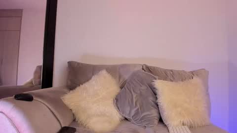 Alanna online show from 09/18/25, 06:37